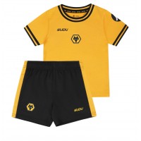 Camisa de time de futebol Wolves Replicas 1º Equipamento Infantil 2024-25 Manga Curta (+ Calças curtas)